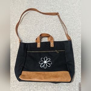 Black Step Up Tote w/ Daisy Embroidery